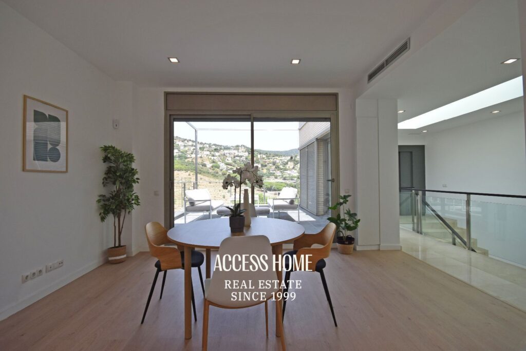 Casa reformada en Alella con piscina, jardín y vistas despejadas