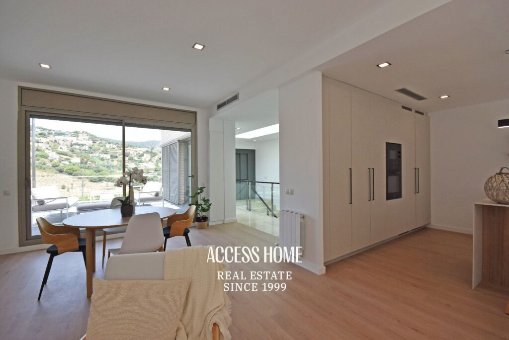Casa reformada en Alella con piscina, jardín y vistas despejadas