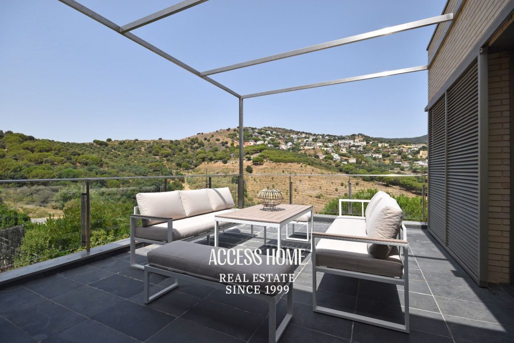 Casa reformada en Alella con piscina, jardín y vistas despejadas