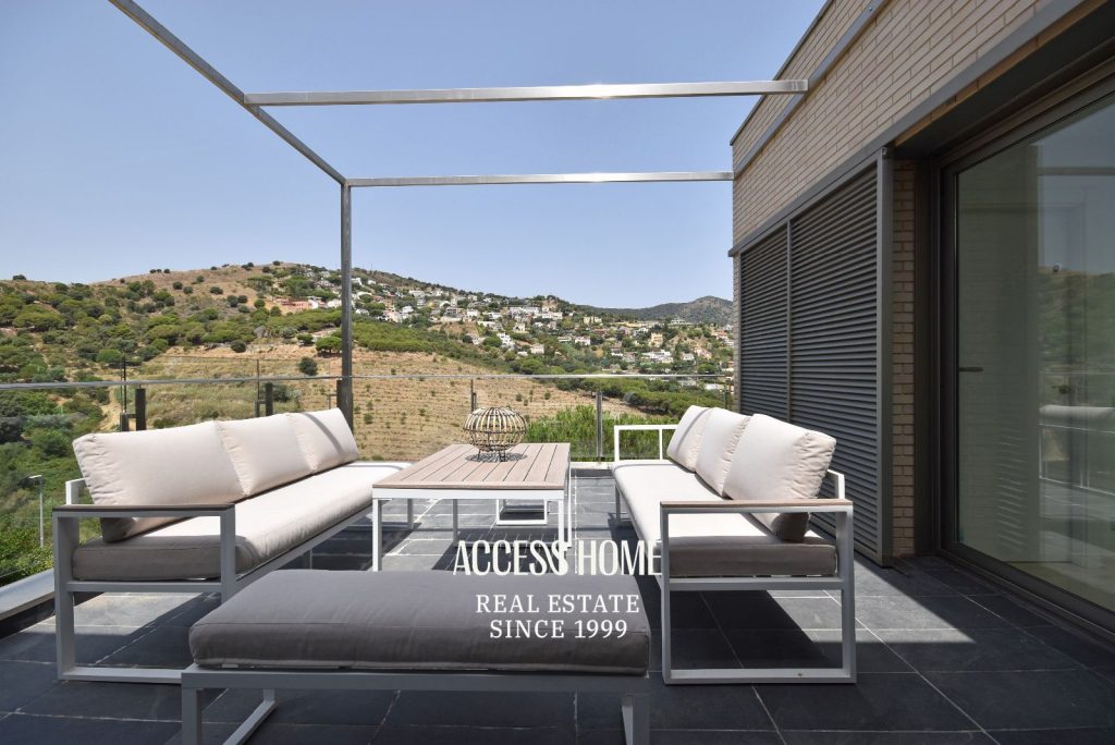 Casa reformada en Alella con piscina, jardín y vistas despejadas