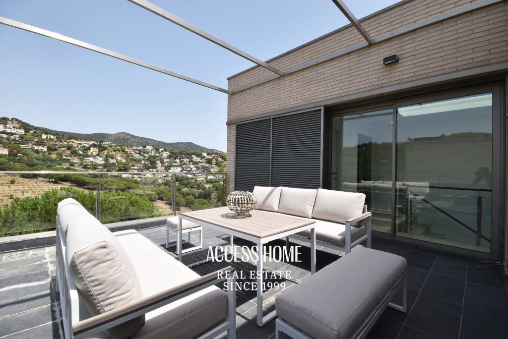 Casa reformada en Alella con piscina, jardín y vistas despejadas