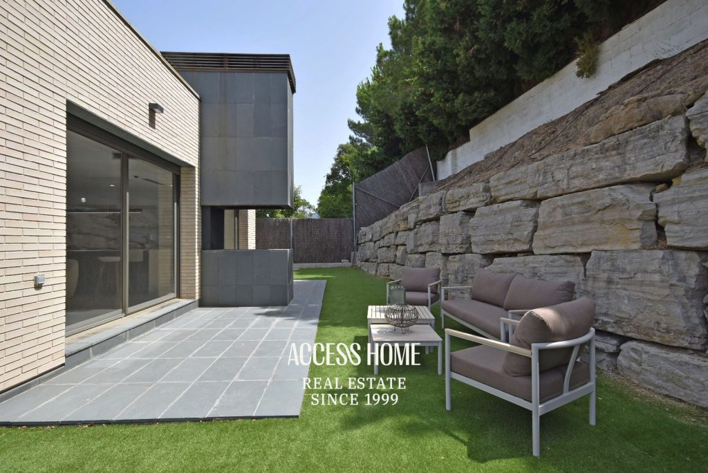 Casa reformada en Alella con piscina, jardín y vistas despejadas