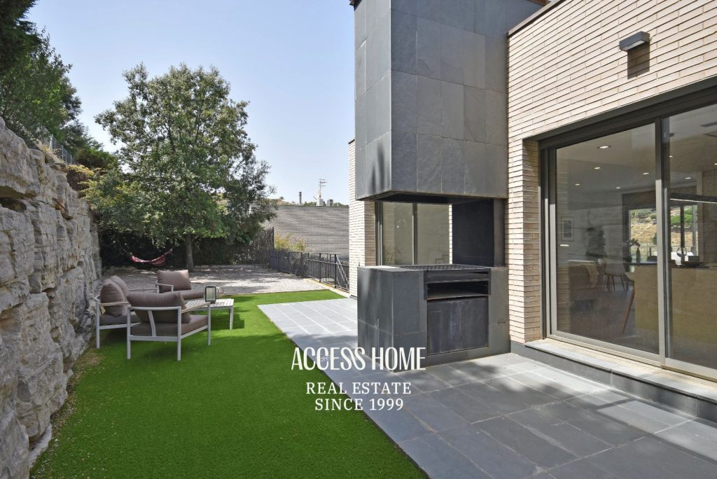 Casa reformada en Alella con piscina, jardín y vistas despejadas