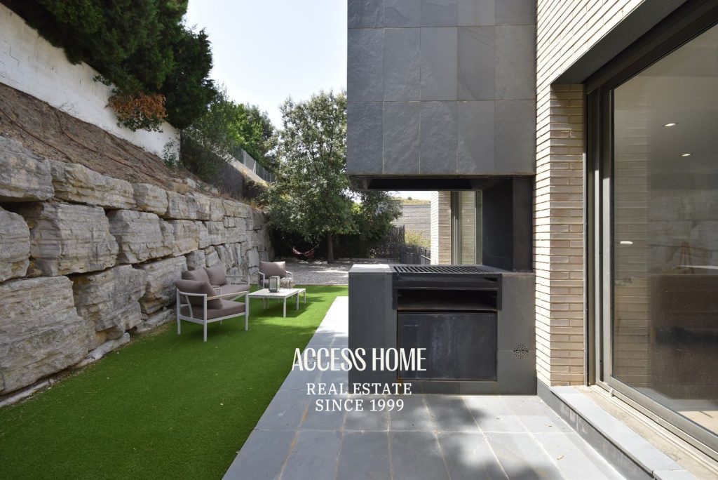 Casa reformada en Alella con piscina, jardín y vistas despejadas