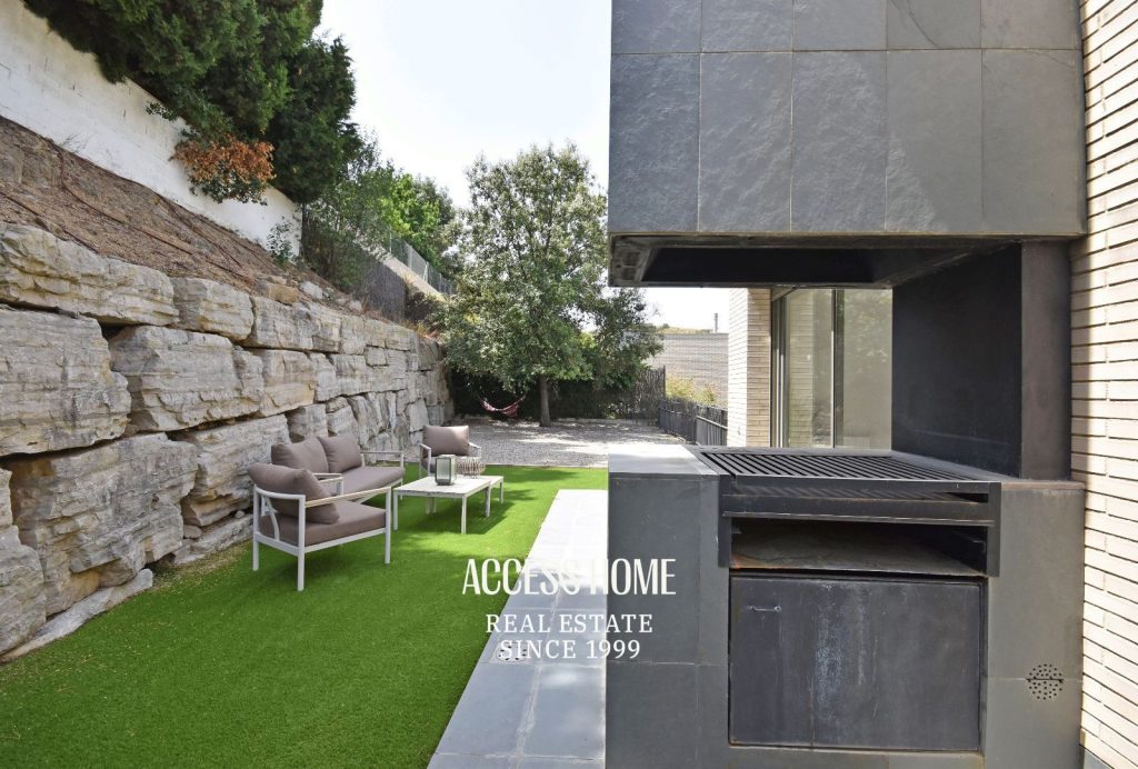 Casa reformada en Alella con piscina, jardín y vistas despejadas