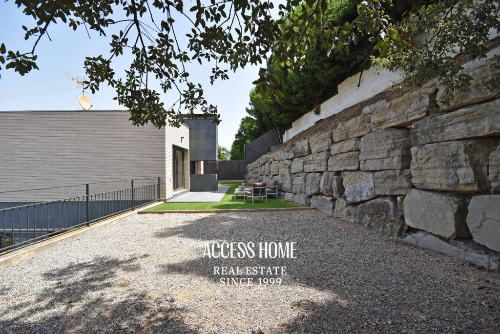 Casa reformada en Alella con piscina, jardín y vistas despejadas