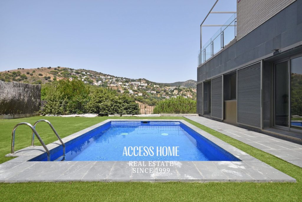 Casa reformada en Alella con piscina, jardín y vistas despejadas