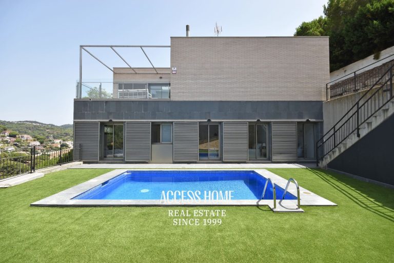 Casa reformada en Alella con piscina, jardín y vistas despejadas