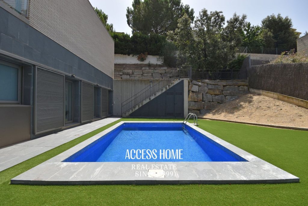 Casa reformada en Alella con piscina, jardín y vistas despejadas