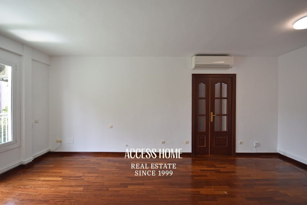 Piso reformado de 4 habitaciones con terraza en Sagrada Familia, Barcelona