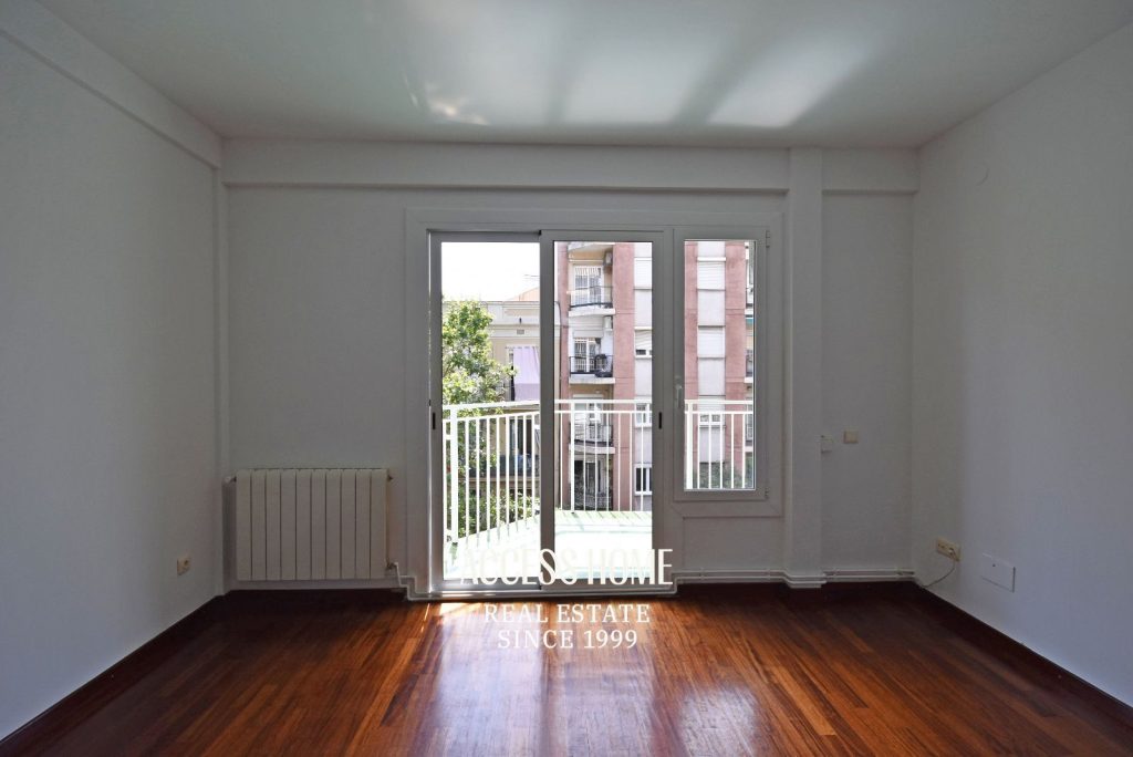 Piso reformado de 4 habitaciones con terraza en Sagrada Familia, Barcelona
