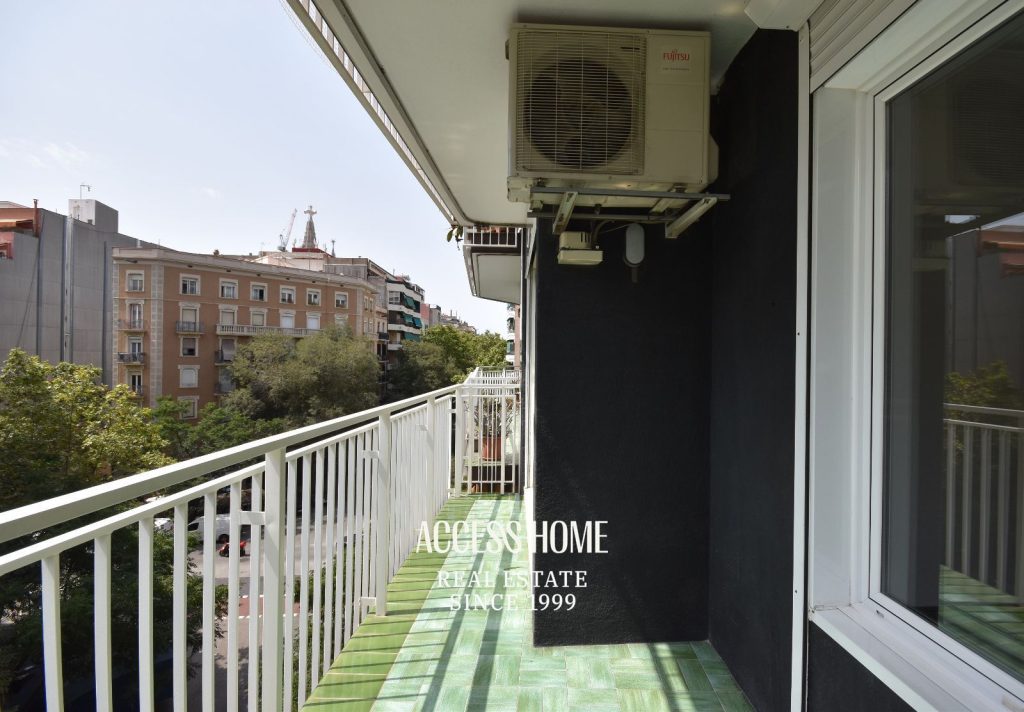 Piso reformado de 4 habitaciones con terraza en Sagrada Familia, Barcelona