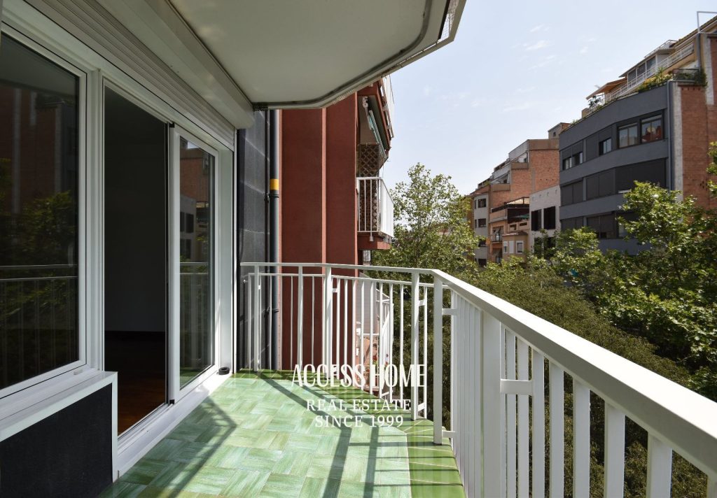 Piso reformado de 4 habitaciones con terraza en Sagrada Familia, Barcelona