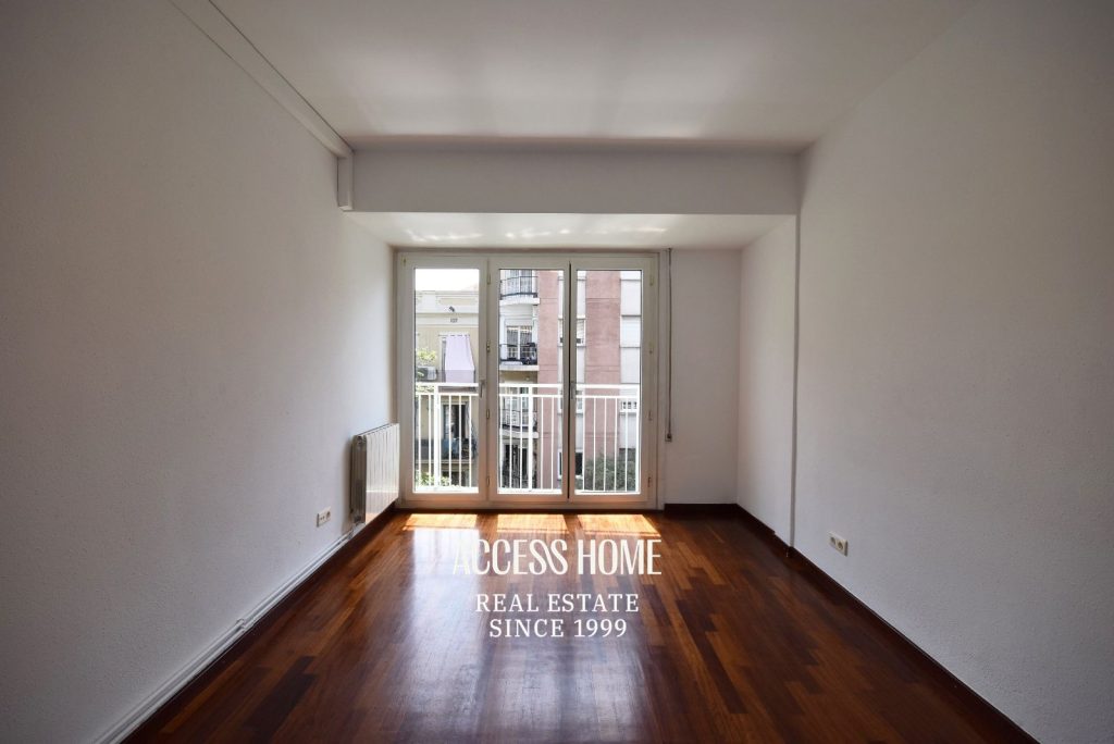 Piso reformado de 4 habitaciones con terraza en Sagrada Familia, Barcelona