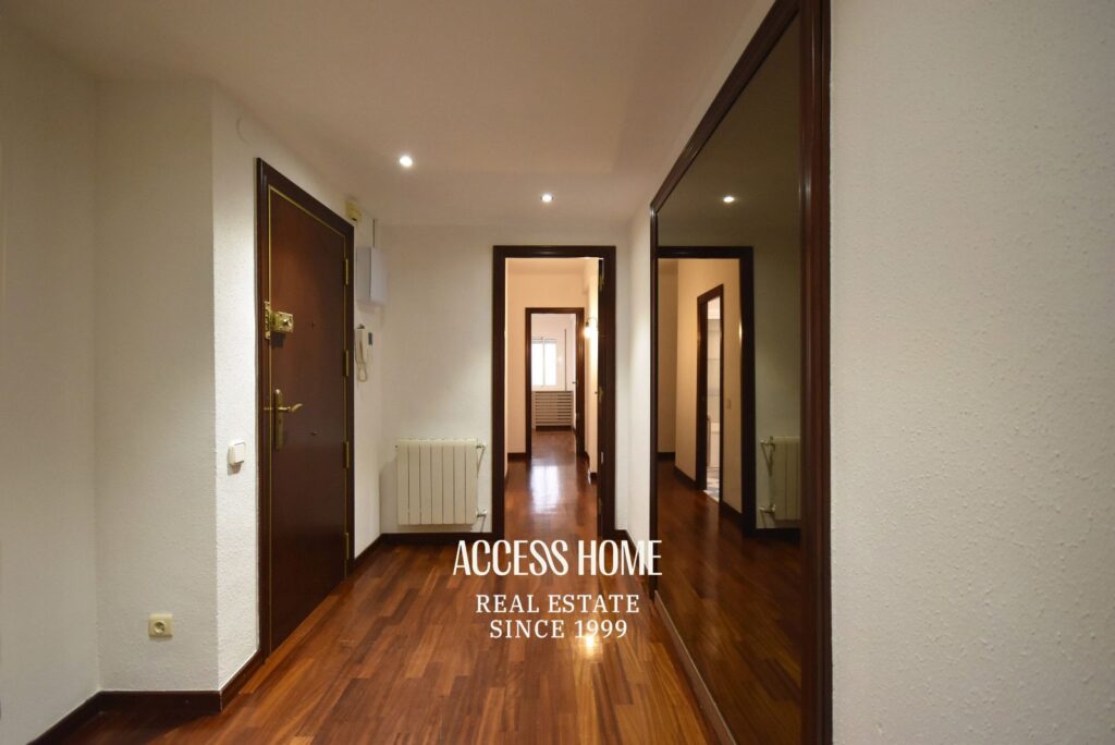 Piso reformado de 4 habitaciones con terraza en Sagrada Familia, Barcelona