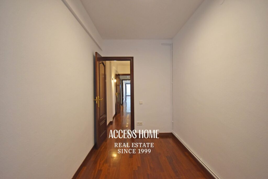 Piso reformado de 4 habitaciones con terraza en Sagrada Familia, Barcelona