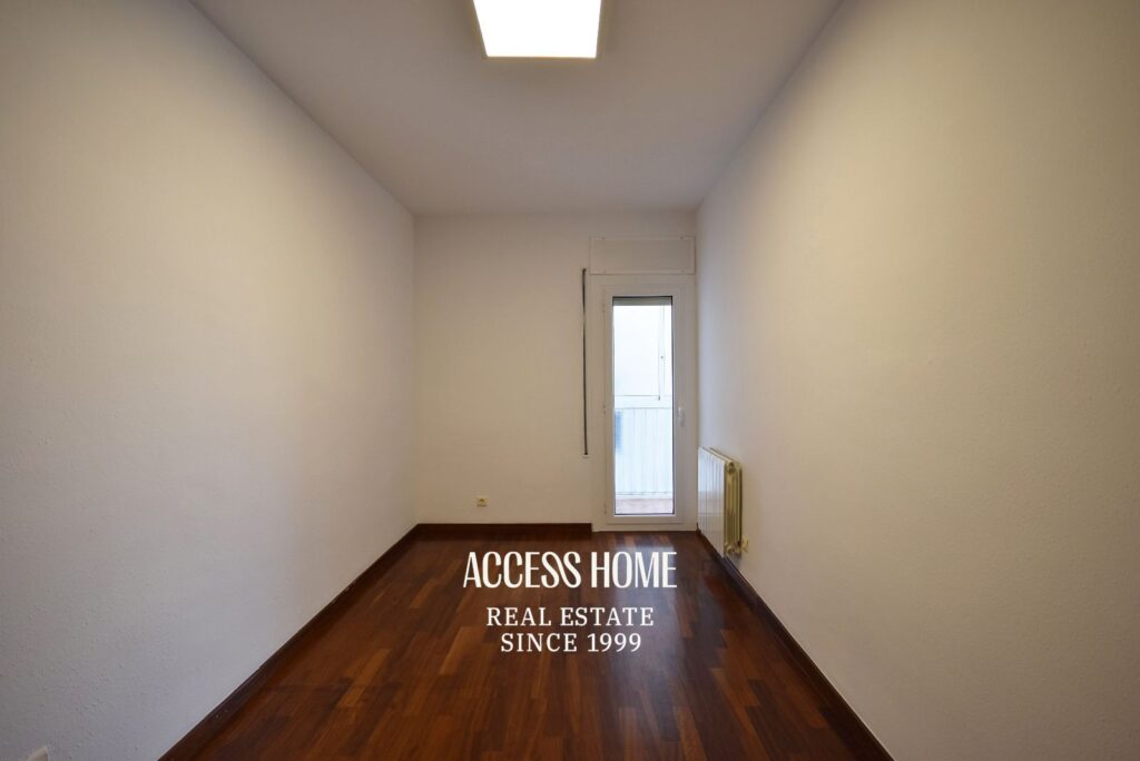 Piso reformado de 4 habitaciones con terraza en Sagrada Familia, Barcelona