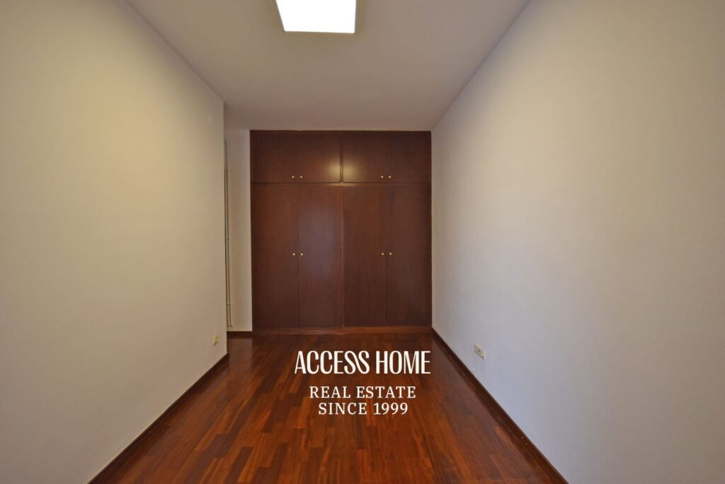 Piso reformado de 4 habitaciones con terraza en Sagrada Familia, Barcelona