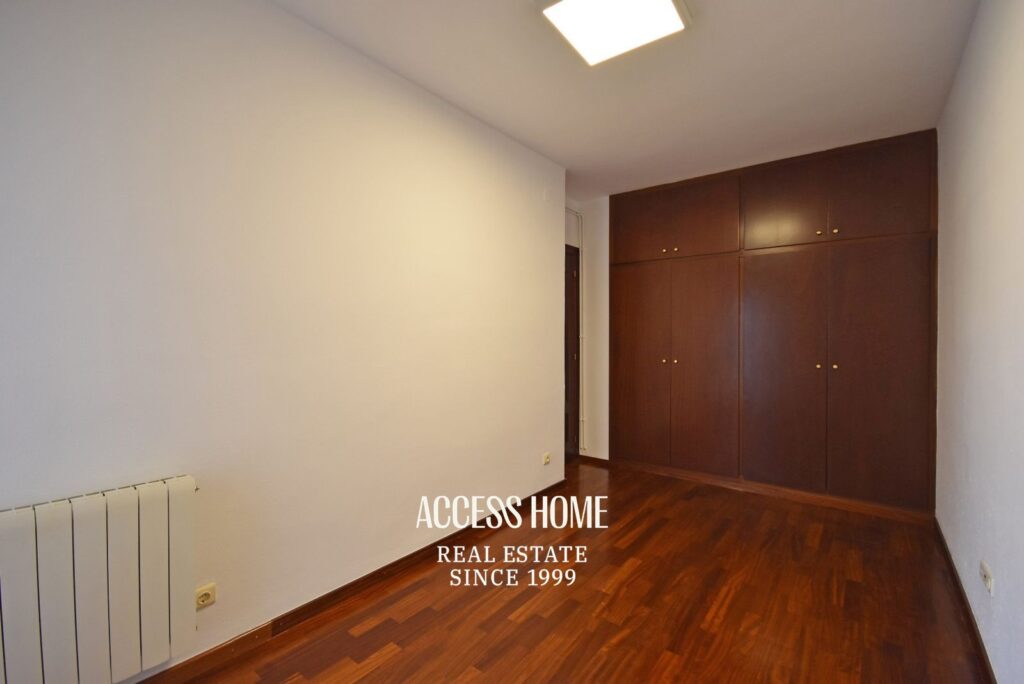 Piso reformado de 4 habitaciones con terraza en Sagrada Familia, Barcelona