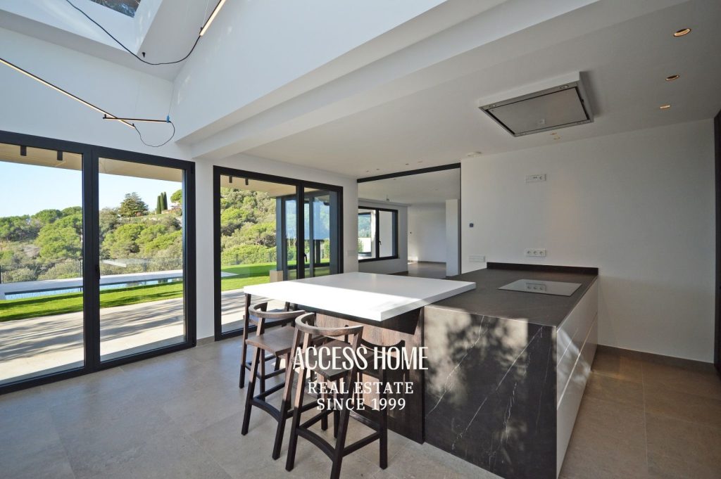Exclusiva villa en alquiler en Supermaresme con vistas al mar y piscina privada