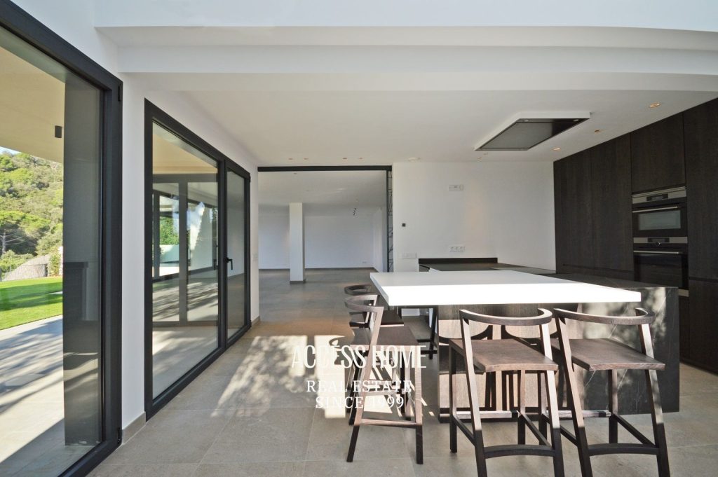 Exclusiva villa en alquiler en Supermaresme con vistas al mar y piscina privada