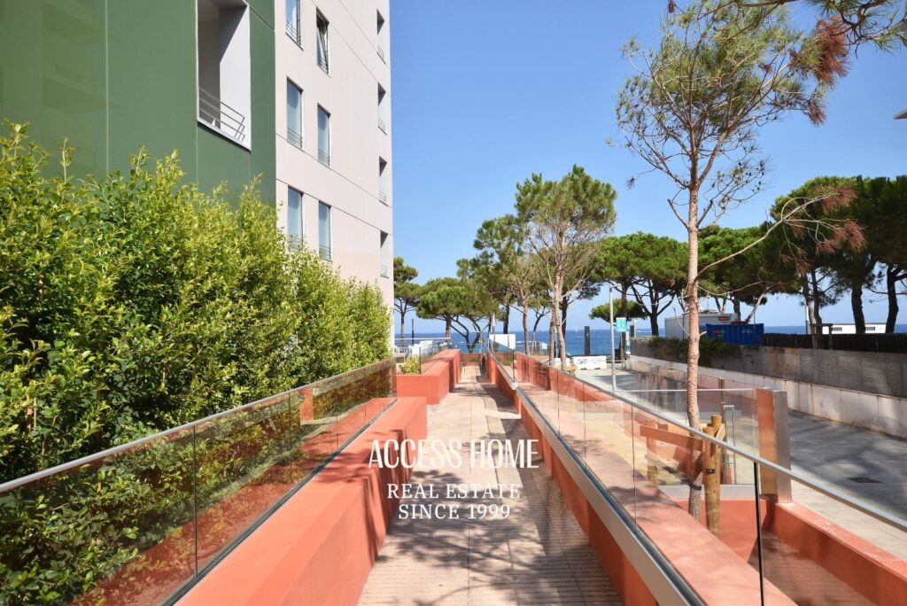 Planta baja de lujo con jardín en primera línea de mar en Platja d’Aro