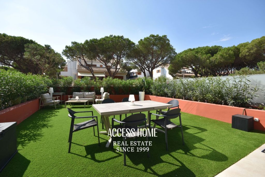 Planta baja de lujo con jardín en primera línea de mar en Platja d’Aro