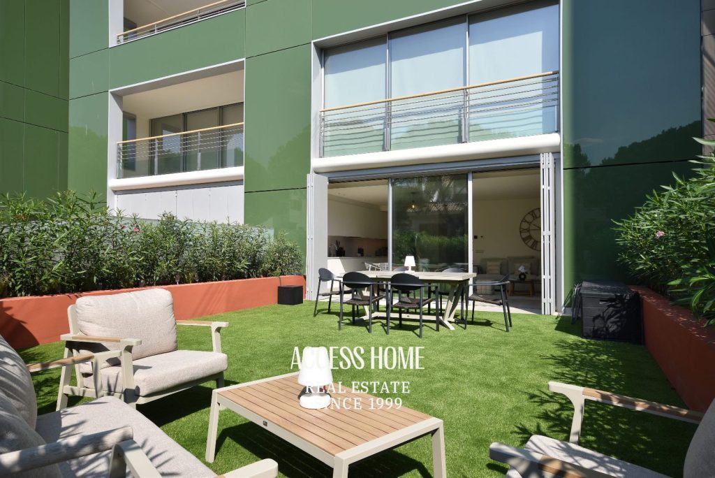 Planta baja de lujo con jardín en primera línea de mar en Platja d’Aro