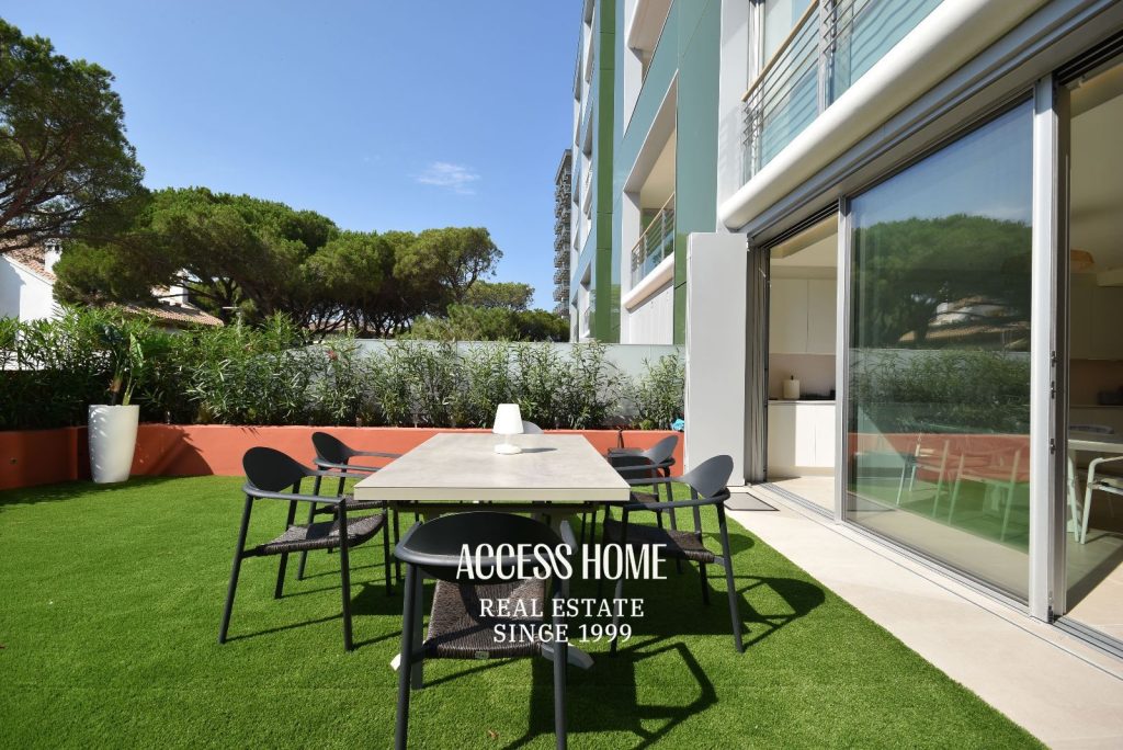 Planta baja de lujo con jardín en primera línea de mar en Platja d’Aro