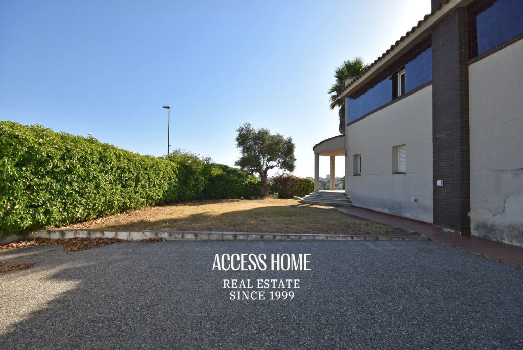 Villa con piscina y vistas al mar en Can Teixidó, Alella