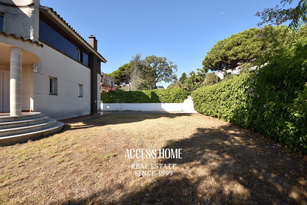 Villa con piscina y vistas al mar en Can Teixidó, Alella