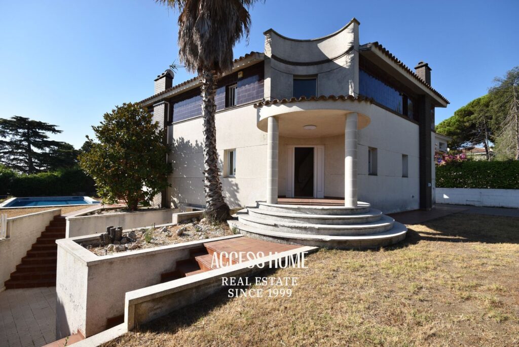 Villa con piscina y vistas al mar en Can Teixidó, Alella