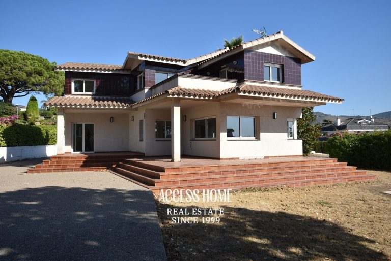 Villa con piscina y vistas al mar en Can Teixidó, Alella