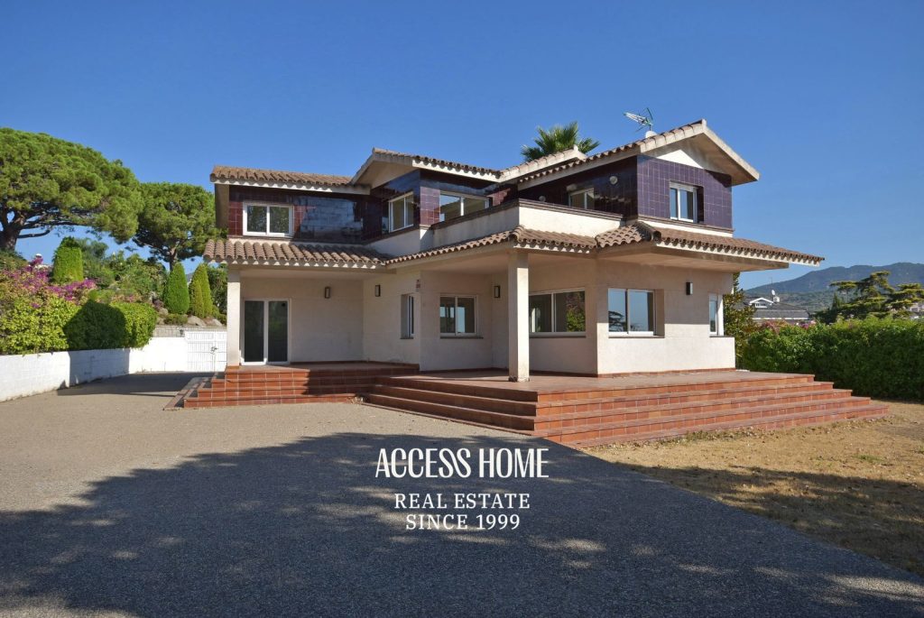 Villa con piscina y vistas al mar en Can Teixidó, Alella