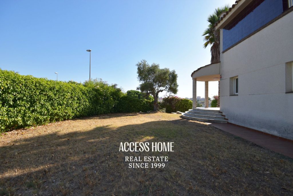 Villa con piscina y vistas al mar en Can Teixidó, Alella