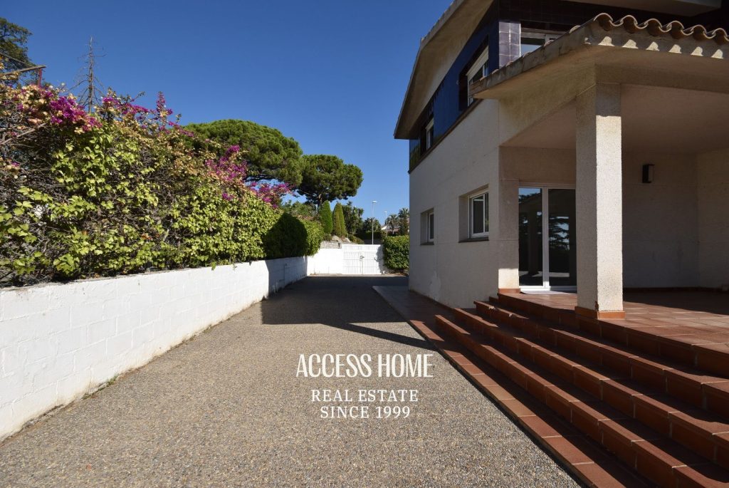 Villa con piscina y vistas al mar en Can Teixidó, Alella