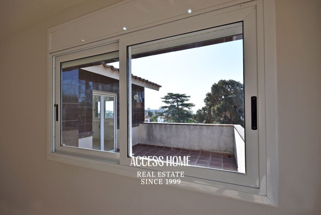 Villa con piscina y vistas al mar en Can Teixidó, Alella