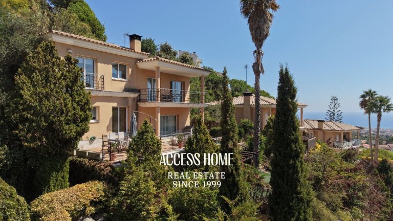 Vivienda unifamiliar con vistas al mar, terrazas y jardín en Premià de Dalt