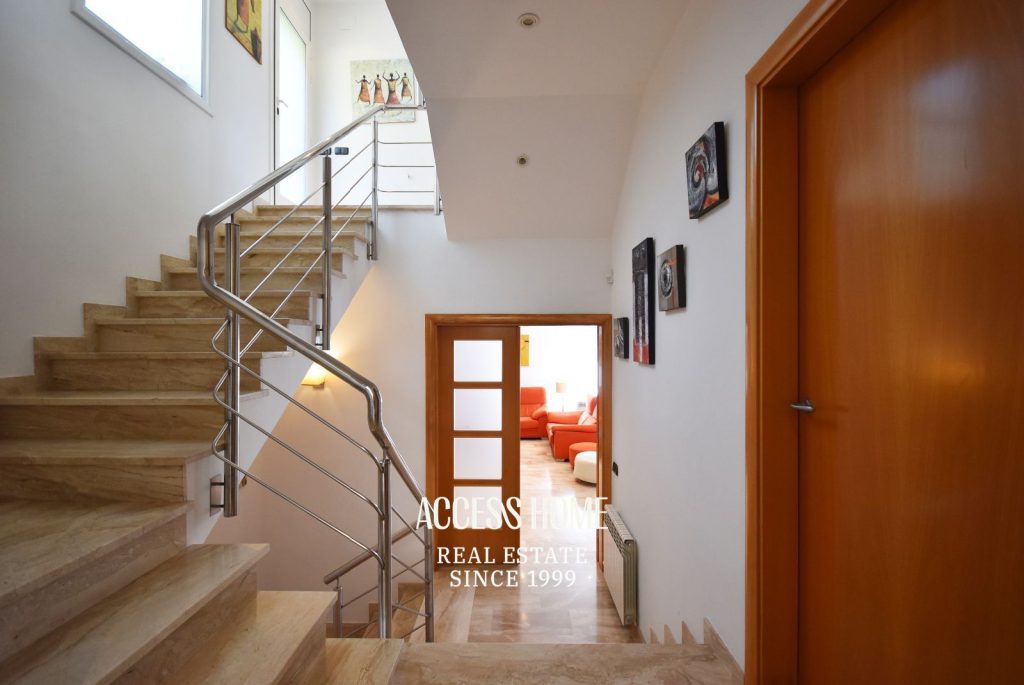 Vivienda unifamiliar con vistas al mar, terrazas y jardín en Premià de Dalt