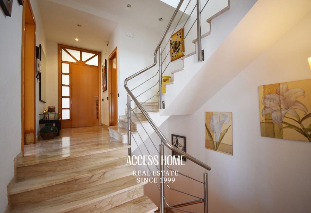 Vivienda unifamiliar con vistas al mar, terrazas y jardín en Premià de Dalt