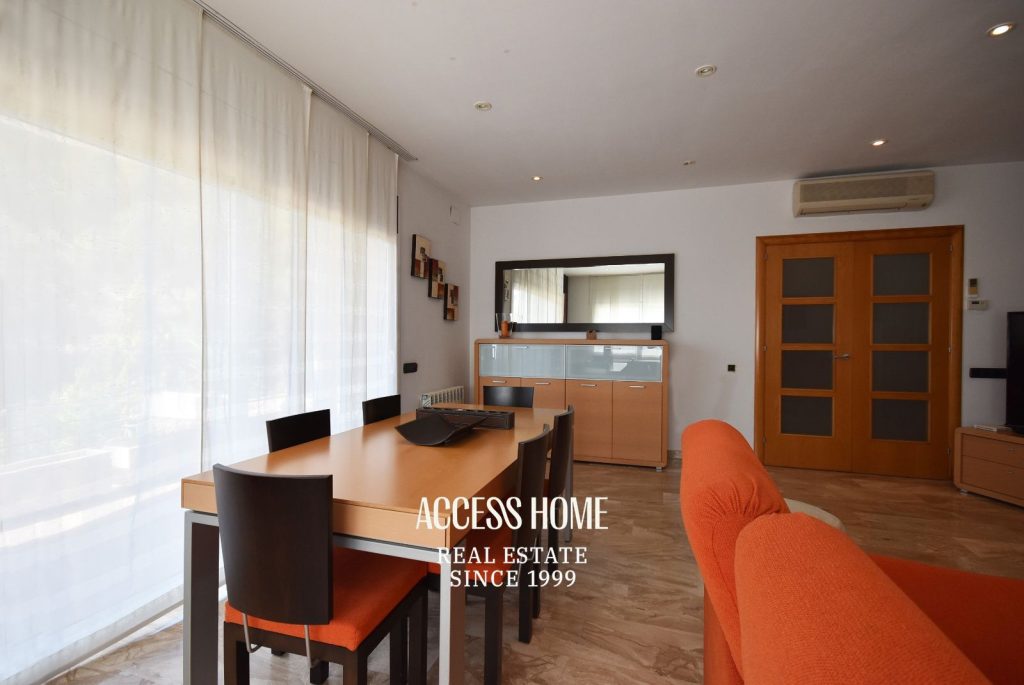 Vivienda unifamiliar con vistas al mar, terrazas y jardín en Premià de Dalt