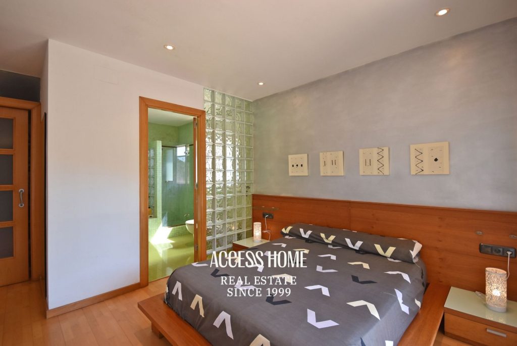 Vivienda unifamiliar con vistas al mar, terrazas y jardín en Premià de Dalt