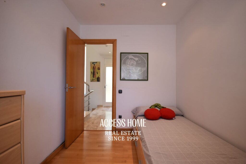 Vivienda unifamiliar con vistas al mar, terrazas y jardín en Premià de Dalt