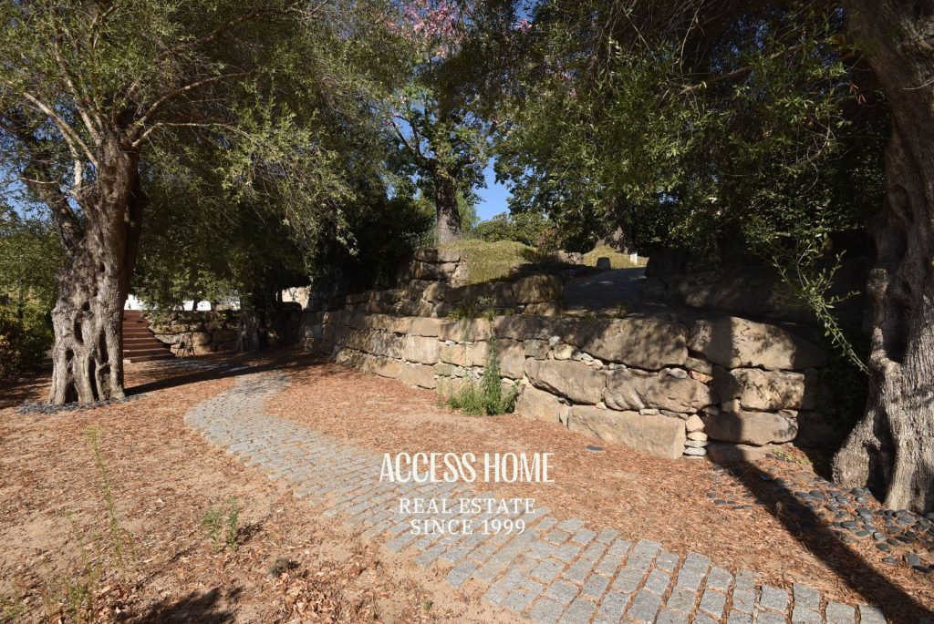 Masía del siglo XIX con amplios jardines y vistas al mediterráneo  en Cabrera de Mar