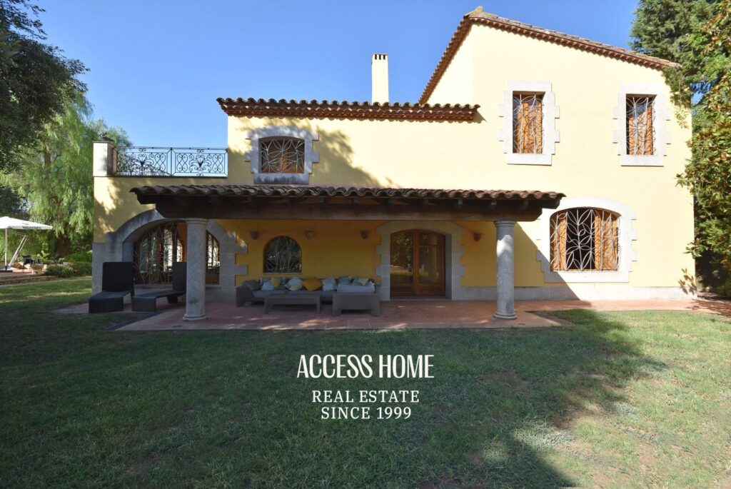 Masía del siglo XIX con amplios jardines y vistas al mediterráneo  en Cabrera de Mar