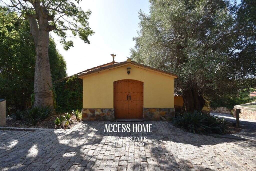 Masía del siglo XIX con amplios jardines y vistas al mediterráneo  en Cabrera de Mar
