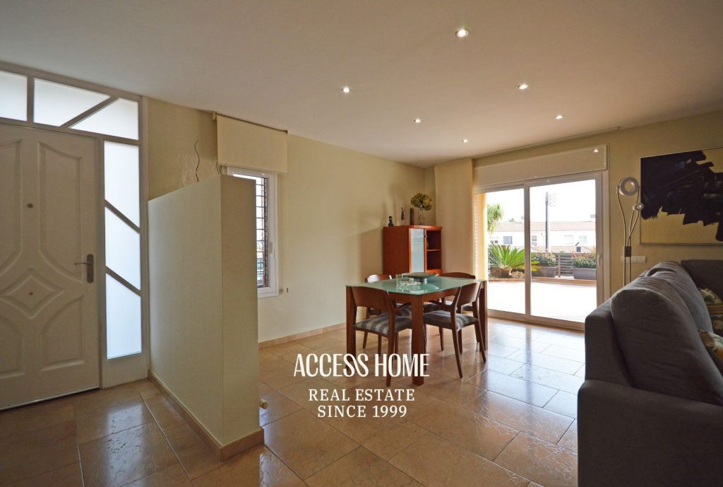 Casa unifamiliar en Premià de Dalt, de 341 m² construidos, jardin y vistas al mar