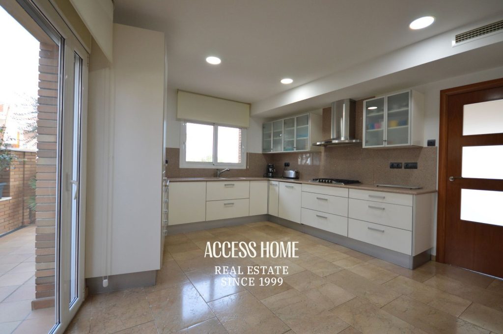 Casa unifamiliar en Premià de Dalt, de 341 m² construidos, jardin y vistas al mar