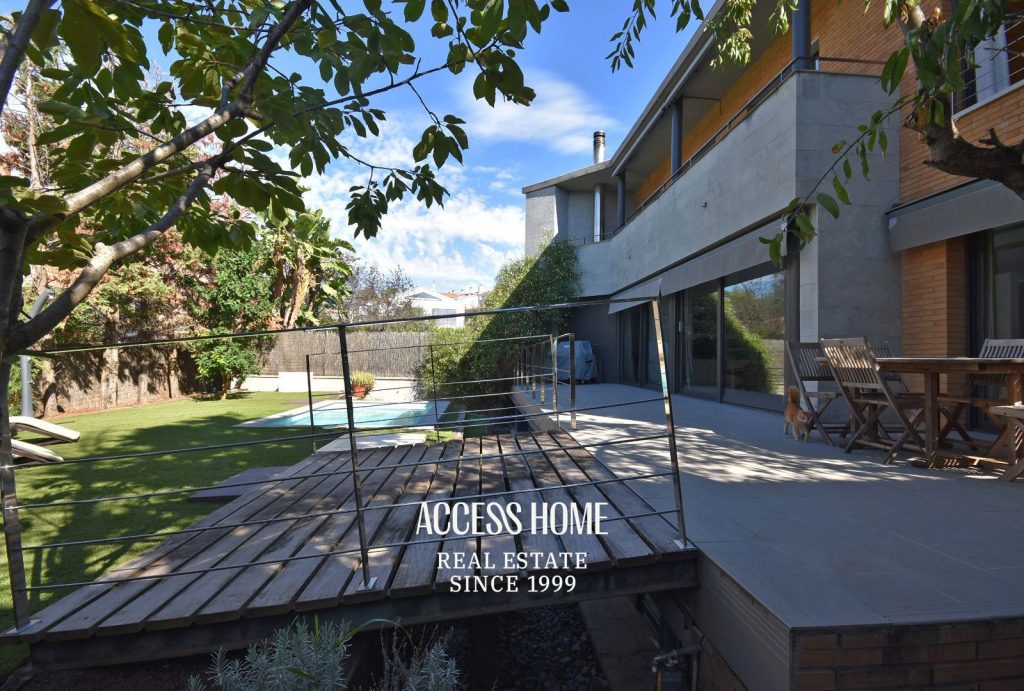 Amplia casa con jardín y piscina en zona residencial de Alella