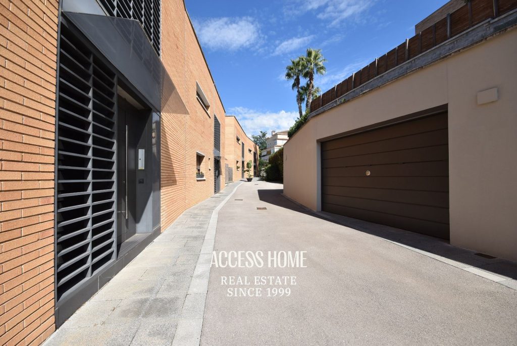 Amplia casa con jardín y piscina en zona residencial de Alella